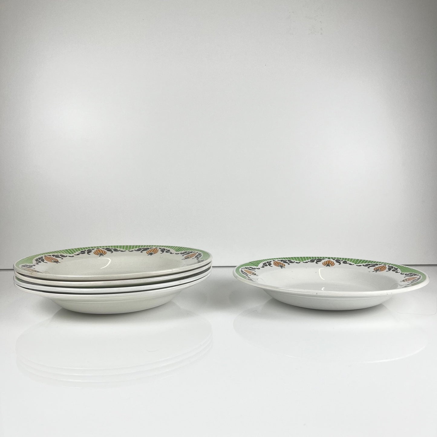 Set de 5 assiettes creuses Sarreguemines "Maroussia", début XXe