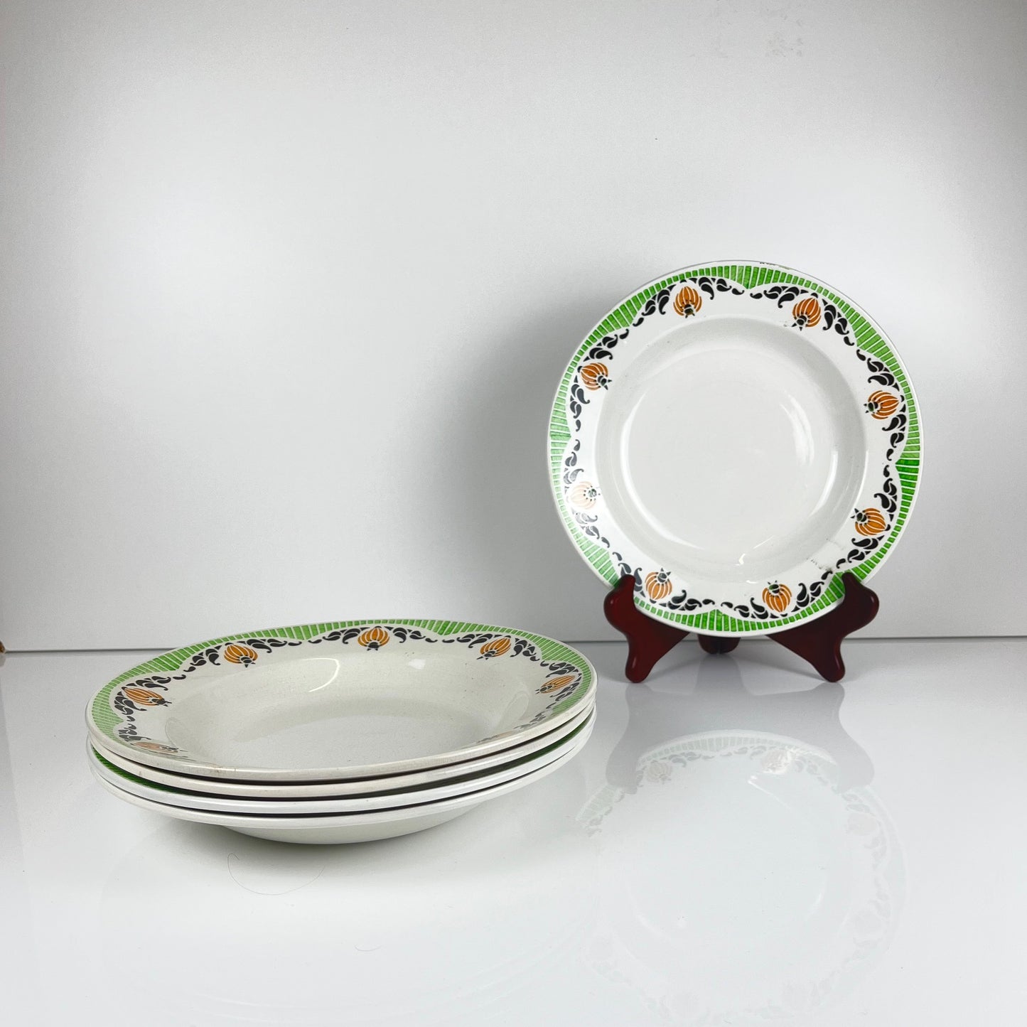 Set de 5 assiettes creuses Sarreguemines "Maroussia", début XXe