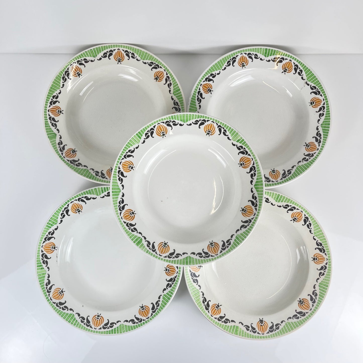 Set de 5 assiettes creuses Sarreguemines "Maroussia", début XXe