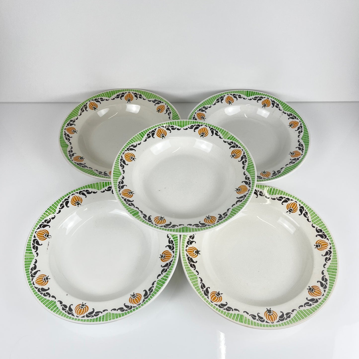 Set de 5 assiettes creuses Sarreguemines "Maroussia", début XXe