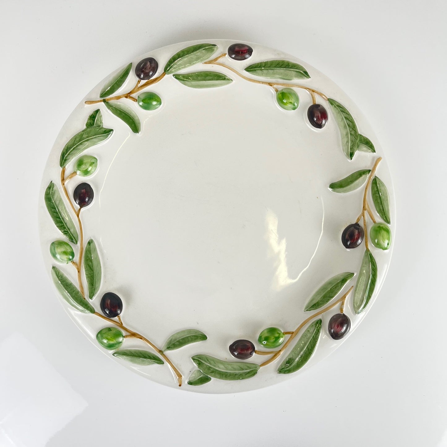 Round earthenware dish "olive", Deruta, Tiriduzzi, Italy