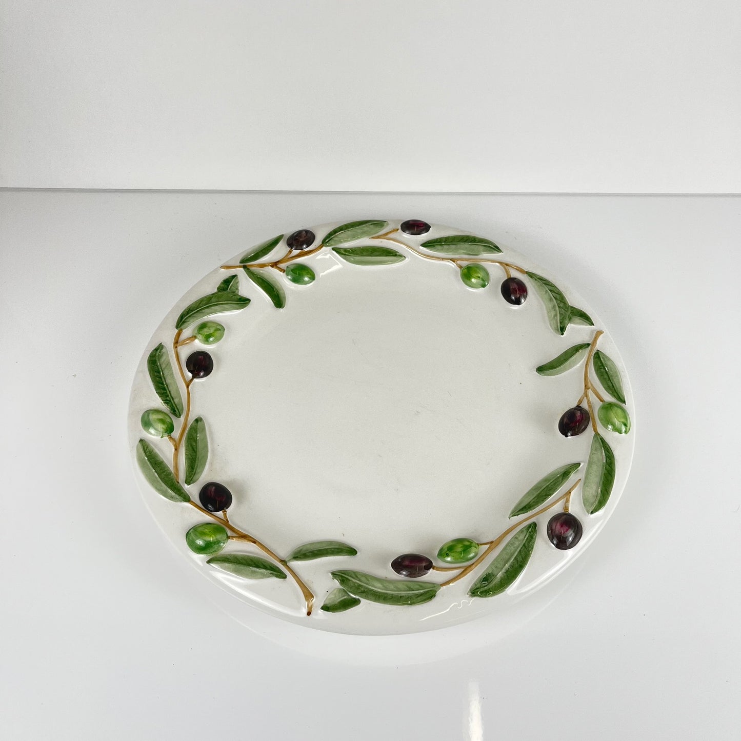 Round earthenware dish "olive", Deruta, Tiriduzzi, Italy