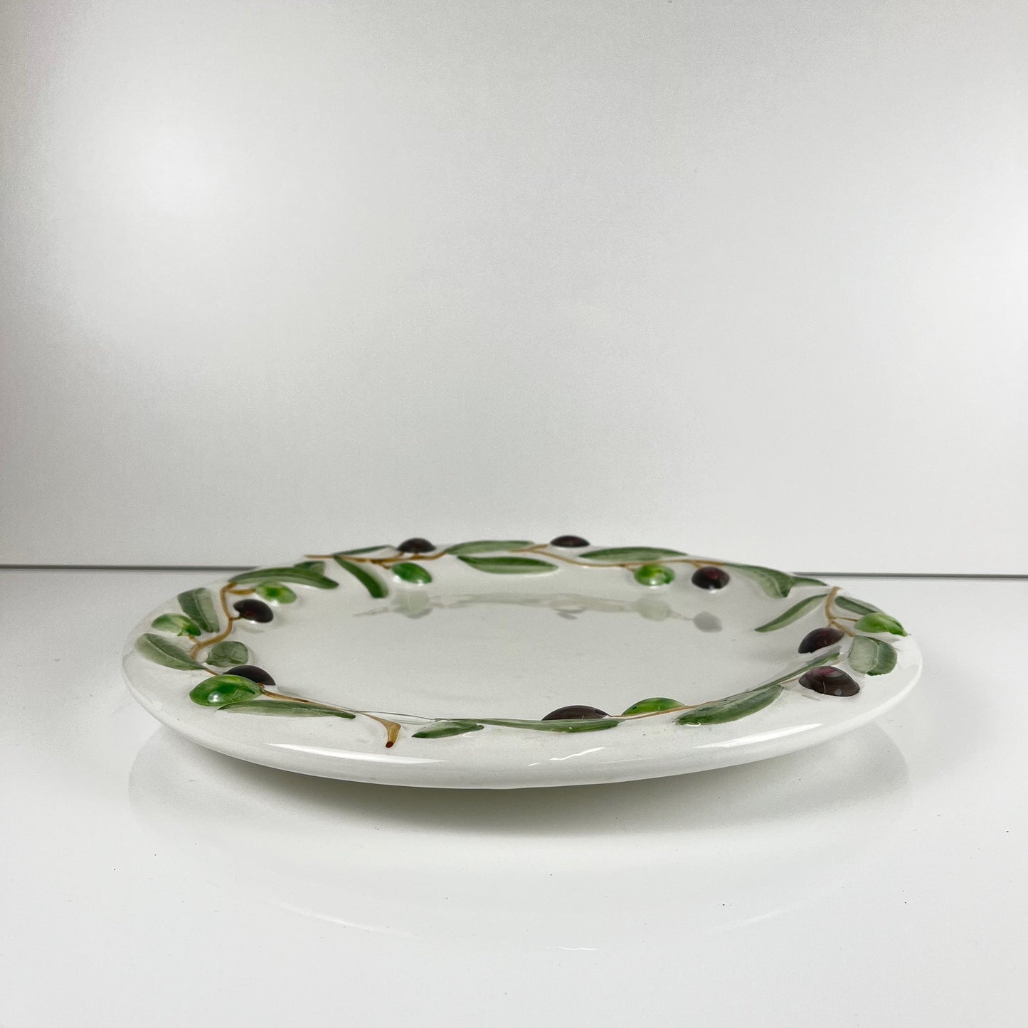 Round earthenware dish "olive", Deruta, Tiriduzzi, Italy