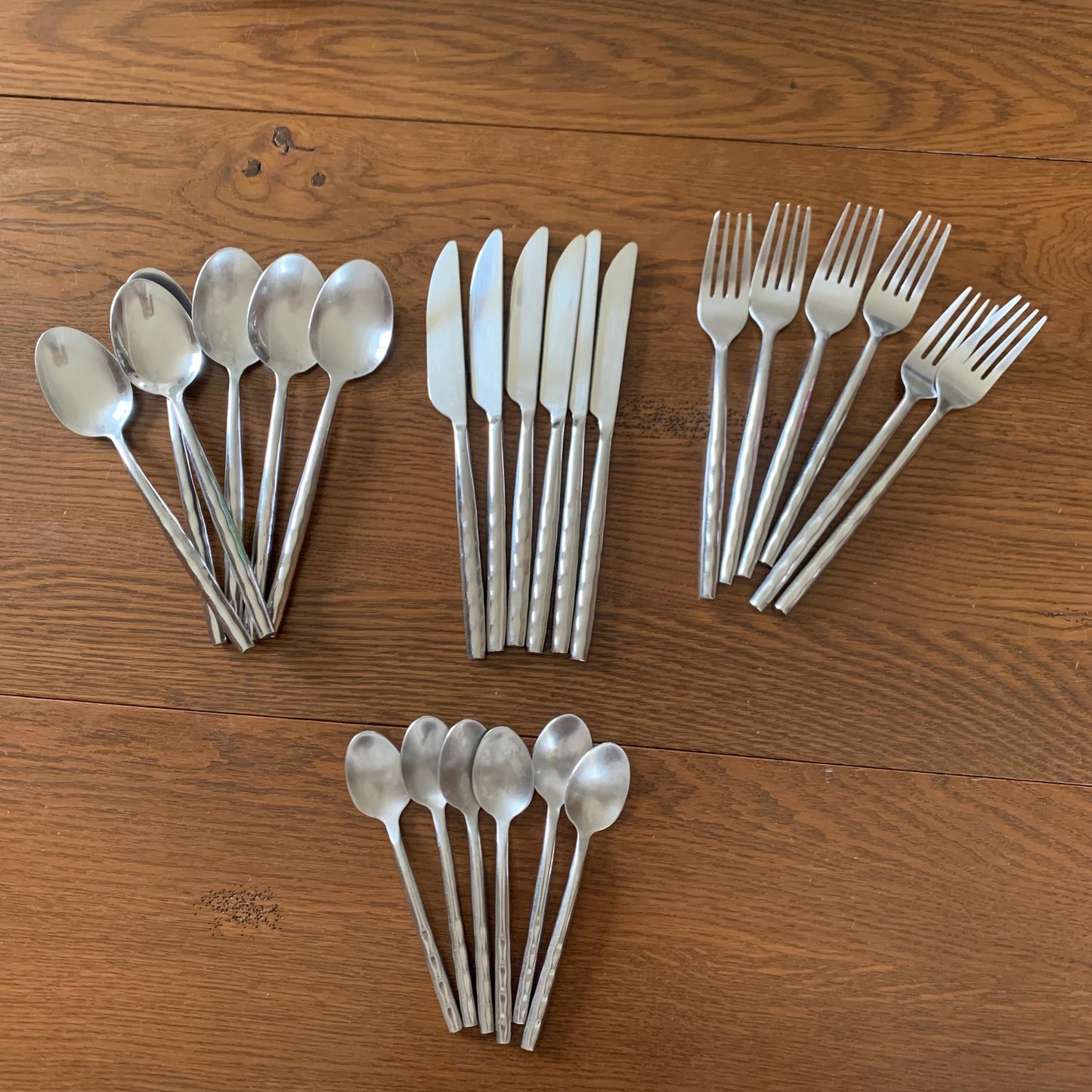 Vintage cutlery set for 6 people (24 pieces) in metal