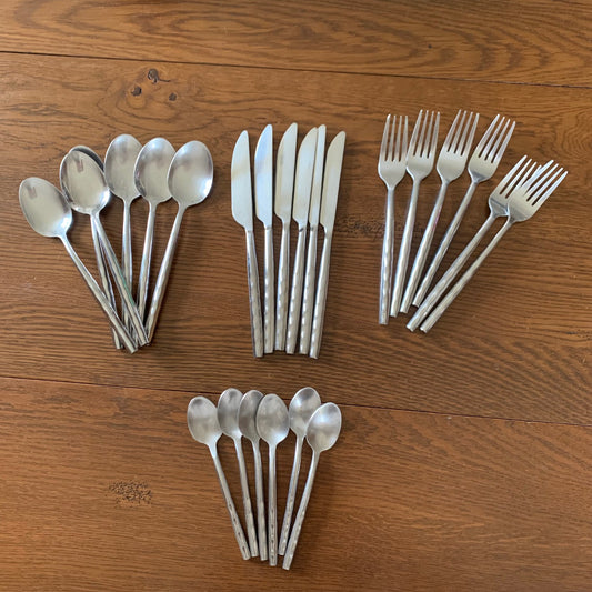 Vintage cutlery set for 6 people (24 pieces) in metal