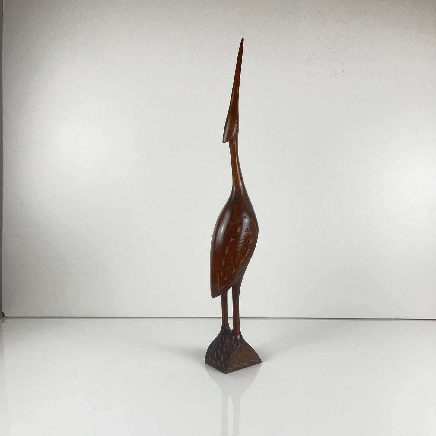 Statue de héron en bois sculpté, milieu XXème siècle