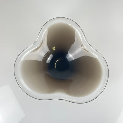Coupe en verre fumé soufflé forme libre, 1970