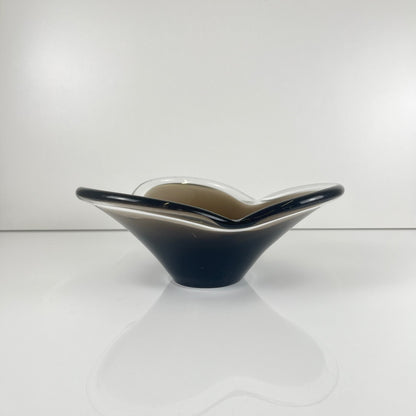 Coupe en verre fumé soufflé forme libre, 1970