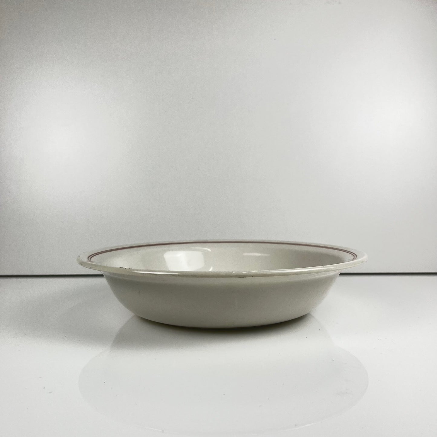 Plat rond avec rebord "La ruche", Moulins des loups, XXe