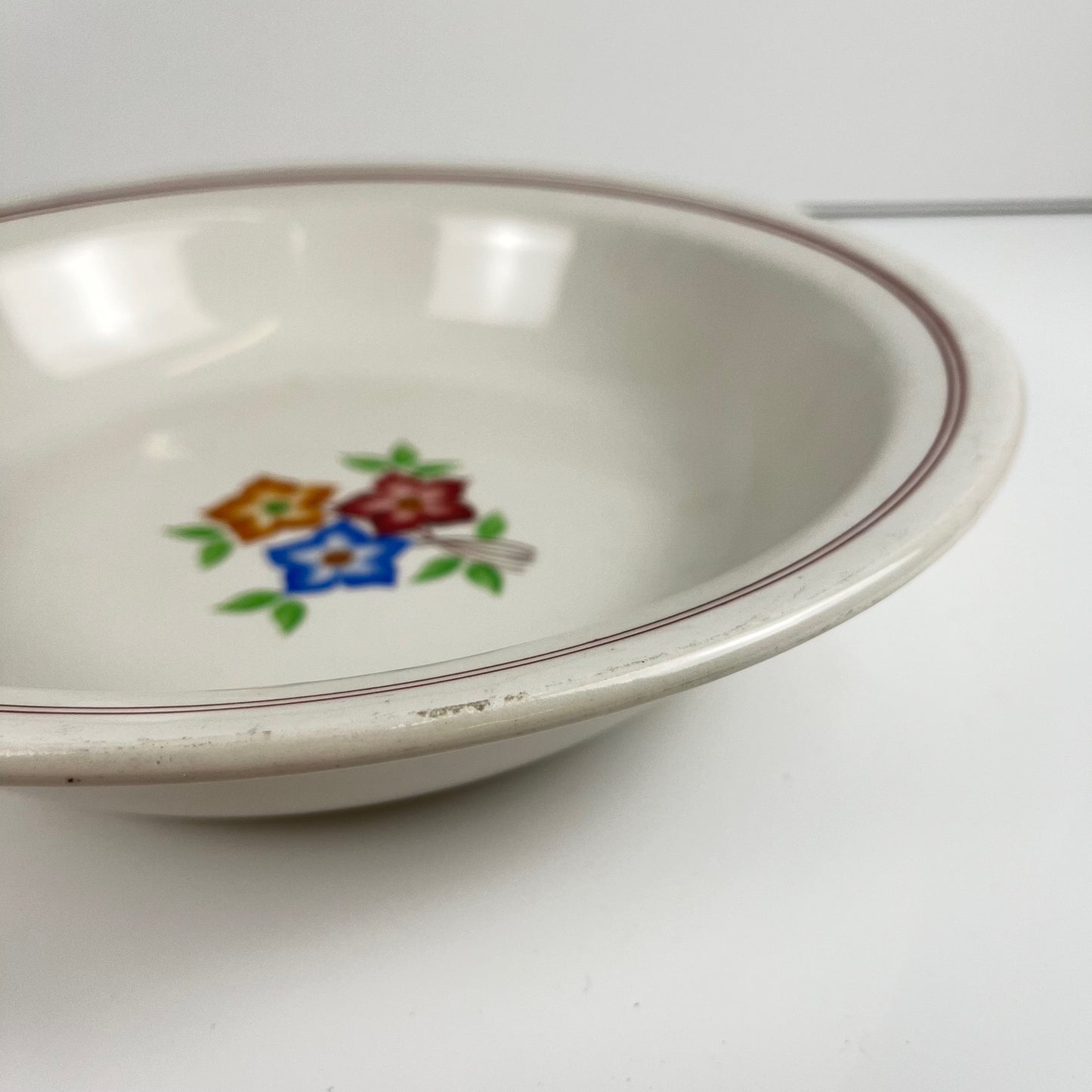 Plat rond avec rebord "La ruche", Moulins des loups, XXe