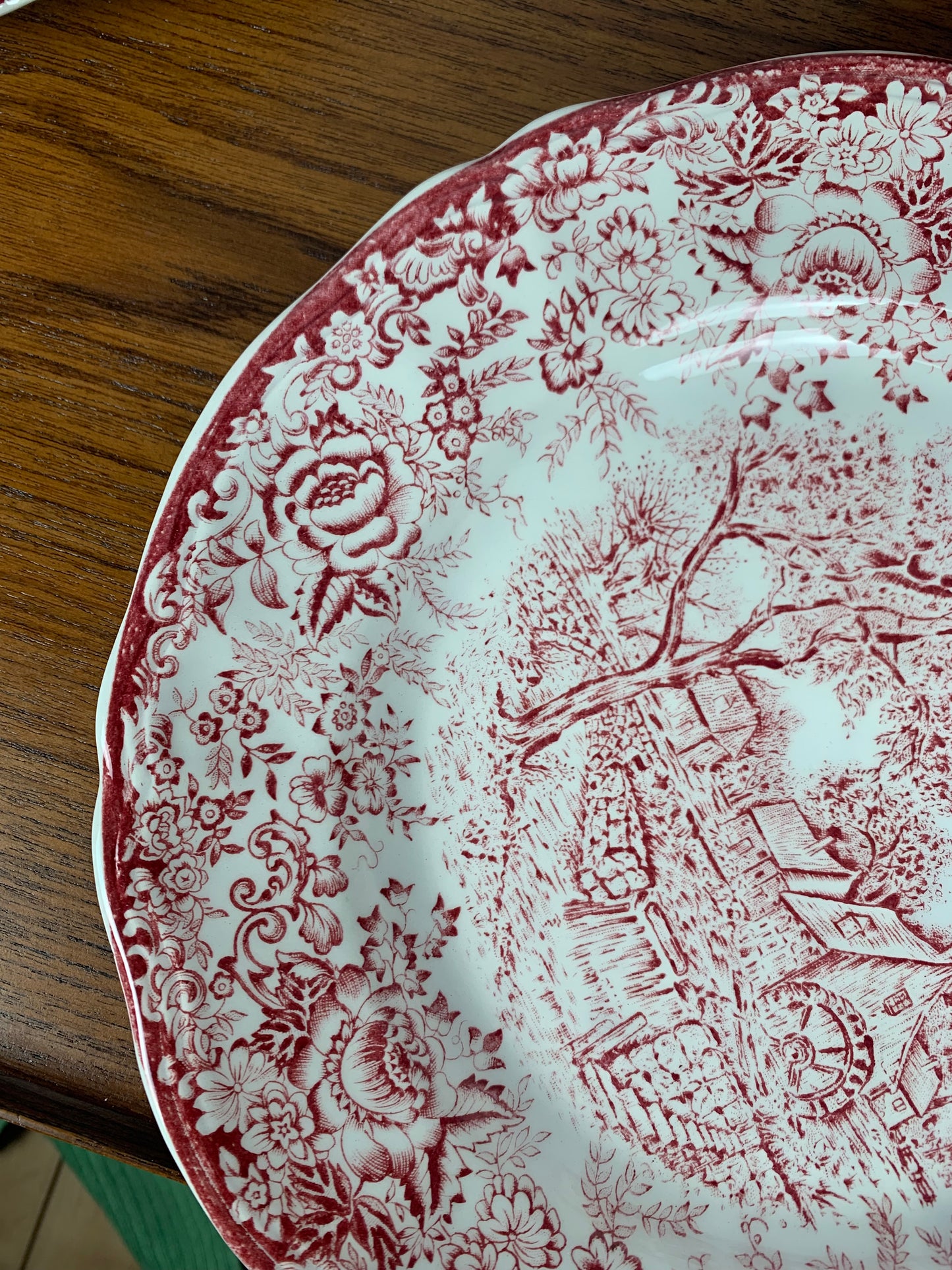 Set of 6 English flat plates, red tones