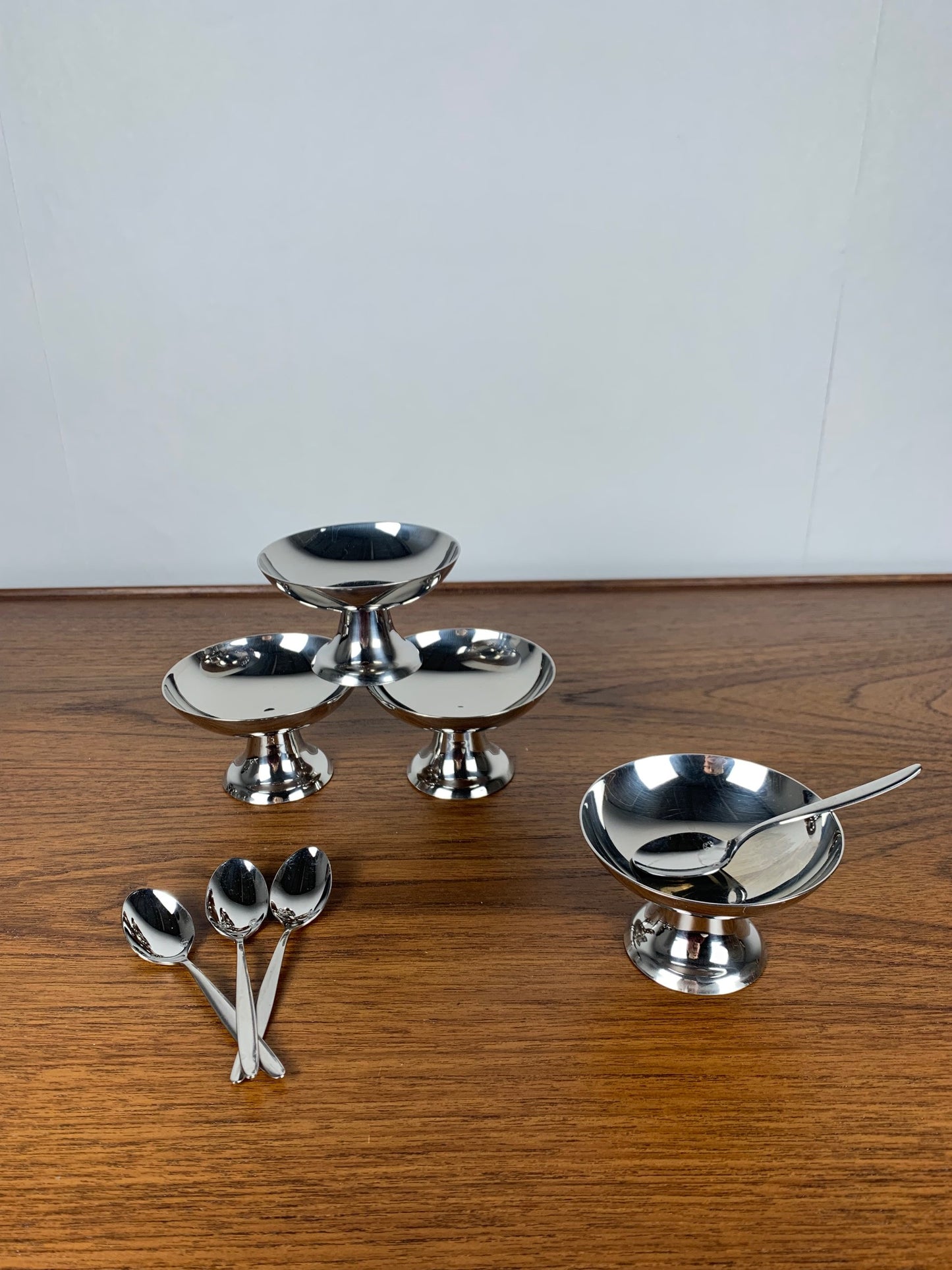 Set of 10 stainless steel ice cream cups with spoons and tray Guy Degrenne, 1970