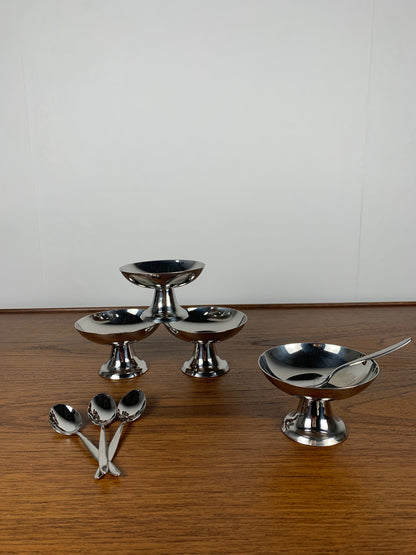 Lot de 10 coupes à glaces en inox avec cuillères et plateau Guy Degrenne, 1970