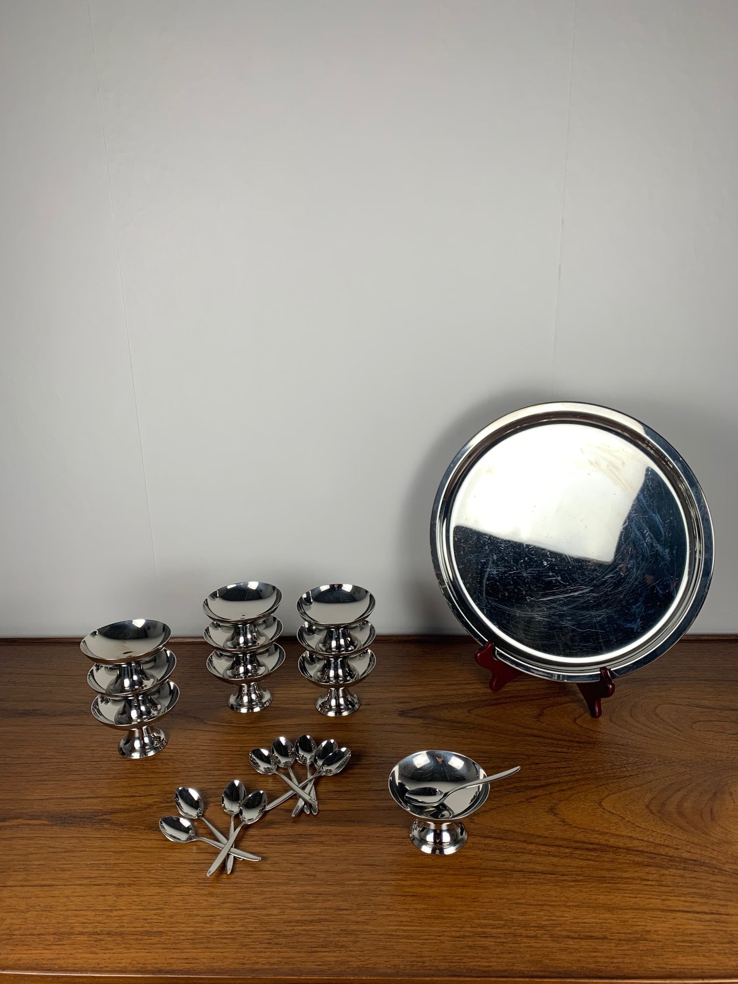 Set of 10 stainless steel ice cream cups with spoons and tray Guy Degrenne, 1970