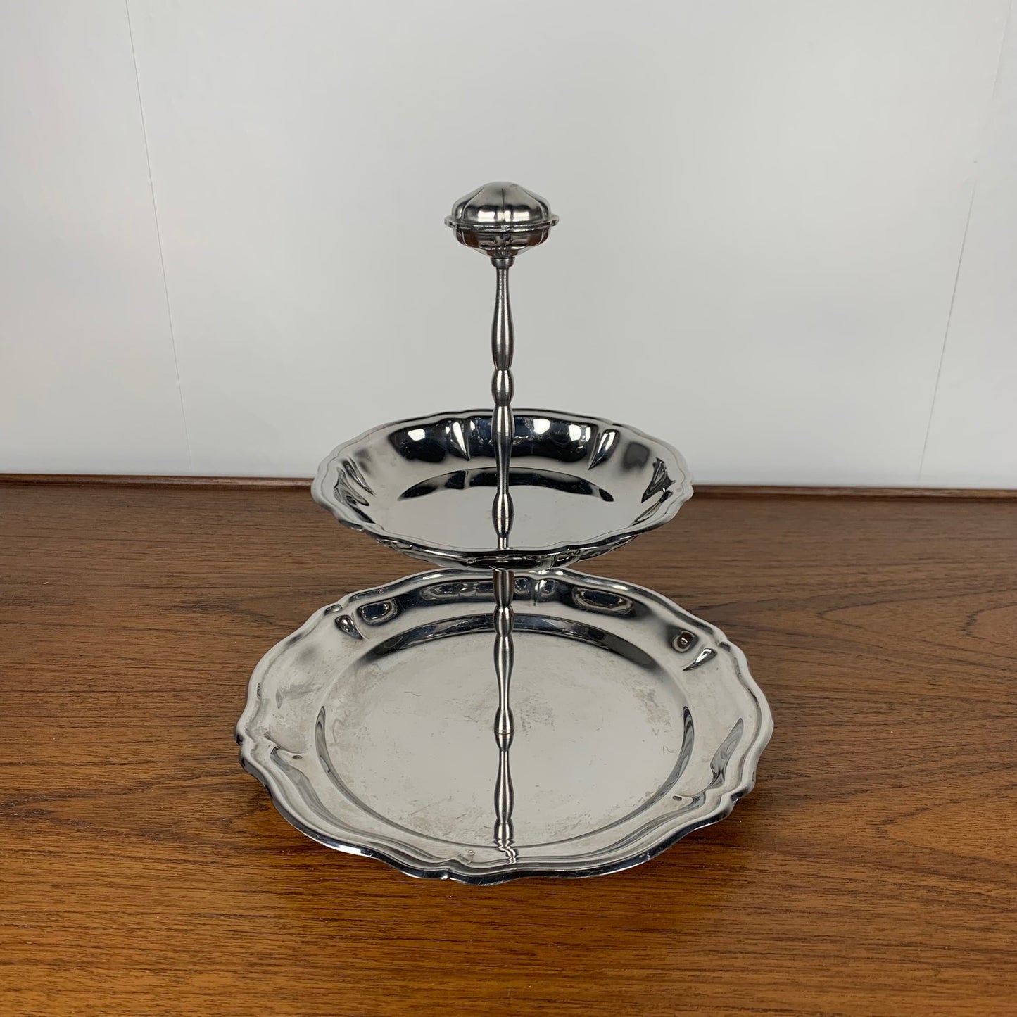 Tray / display stand for sweets or other in silver metal, 1970