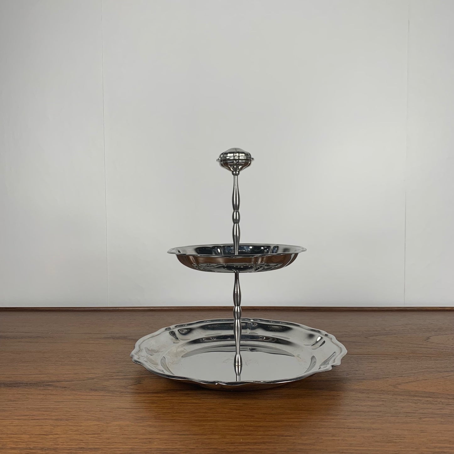 Tray / display stand for sweets or other in silver metal, 1970