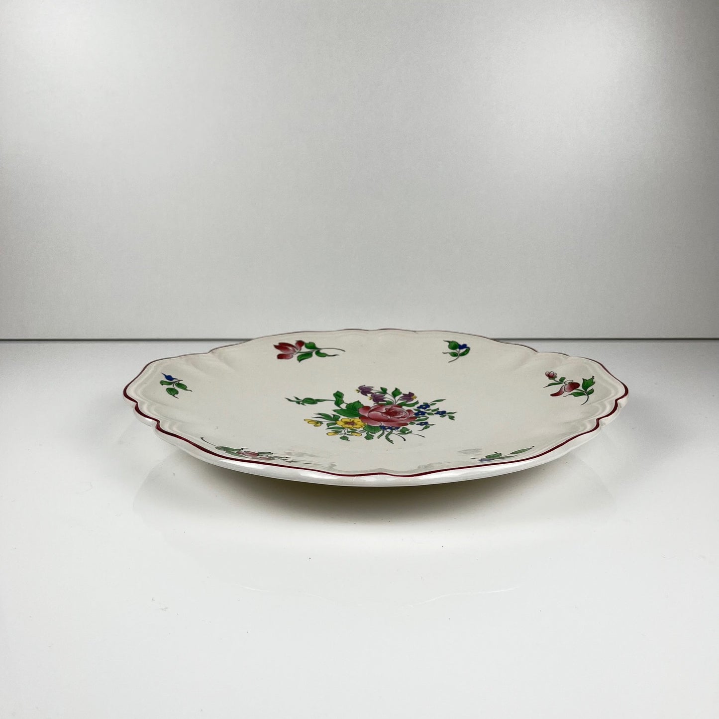 Plat bord festonné modèle Réverbère par KG Lunéville