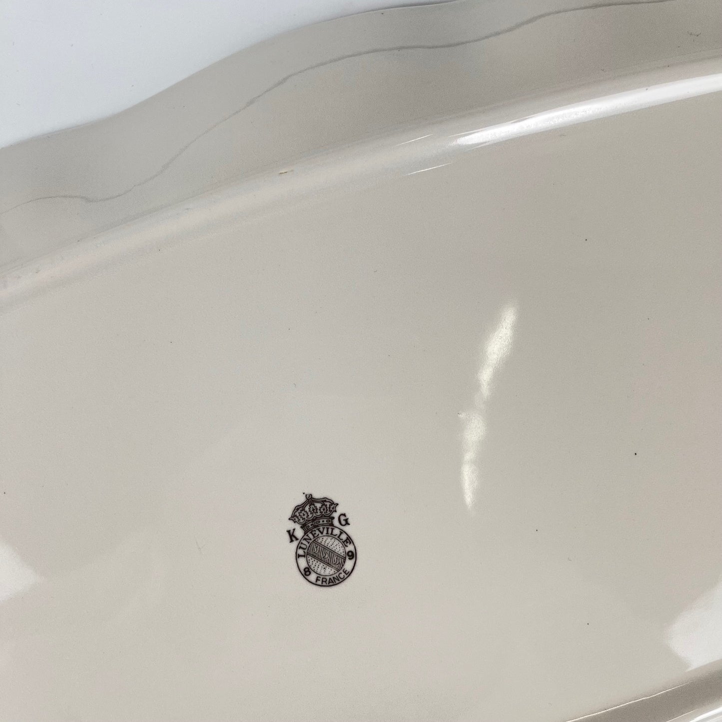 Grand plat à poisson modèle Réverbère par KG Lunéville