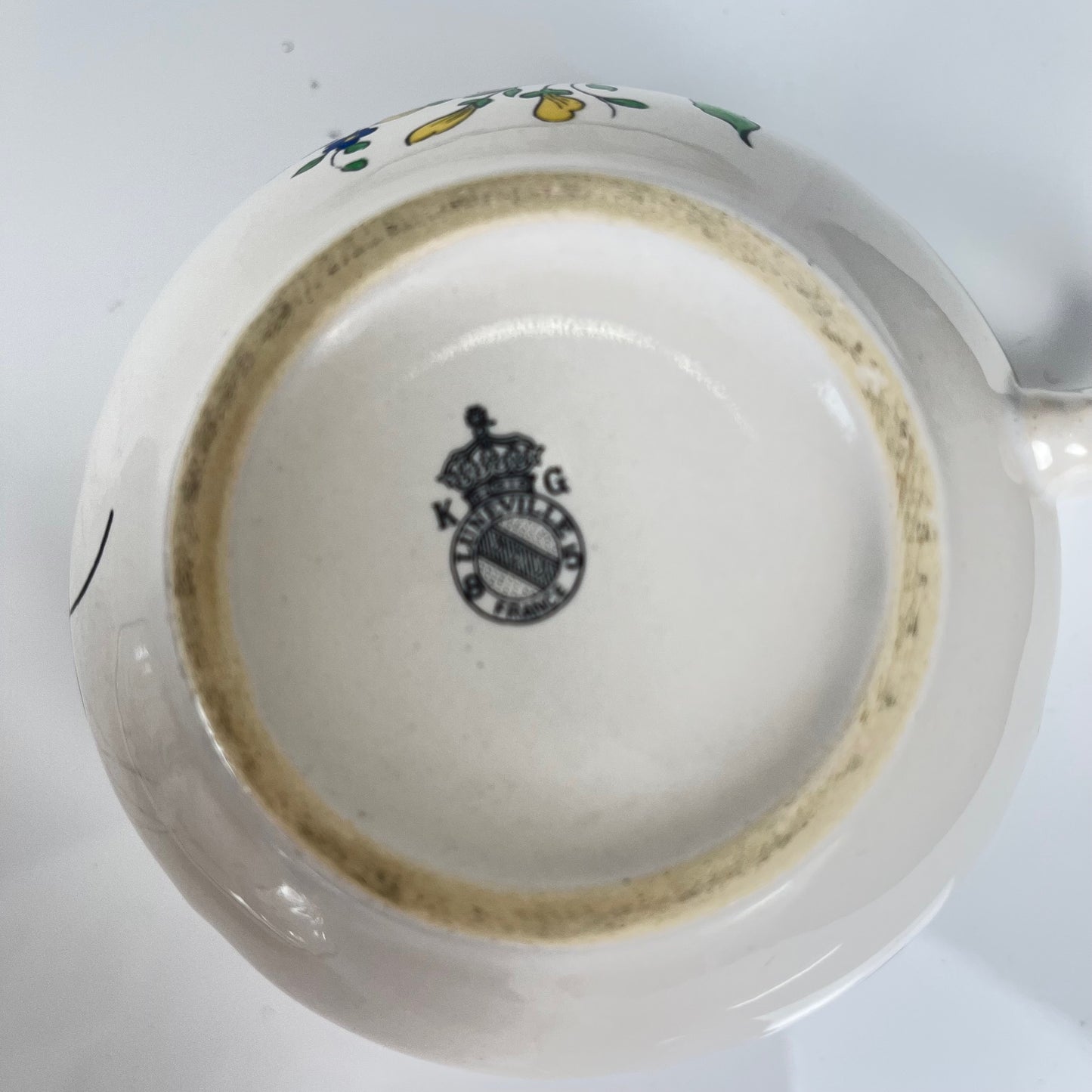 Lot de 4 grandes tasses avec soucoupes,  modèle Réverbère par KG Lunéville