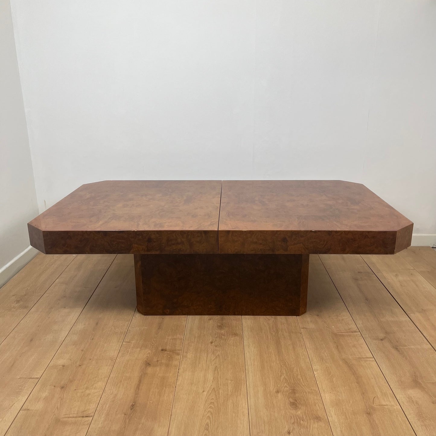 Table basse bar Art déco en loupe de bois – années 1930/1940