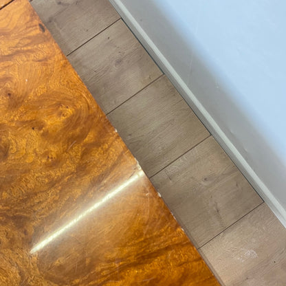 Table basse bar Art déco en loupe de bois – années 1930/1940