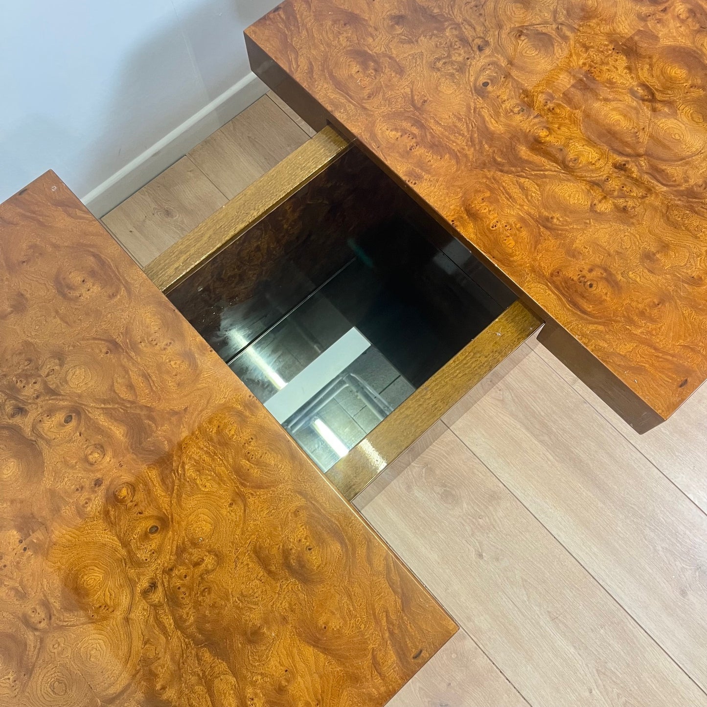 Table basse bar Art déco en loupe de bois – années 1930/1940