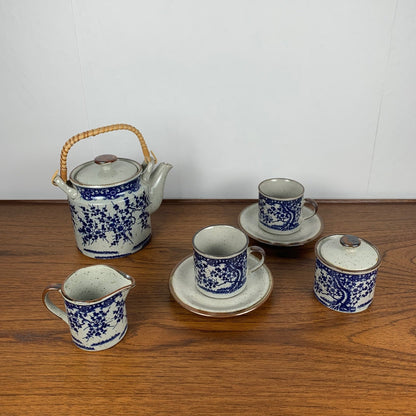 Flower pattern tea set for 2 people