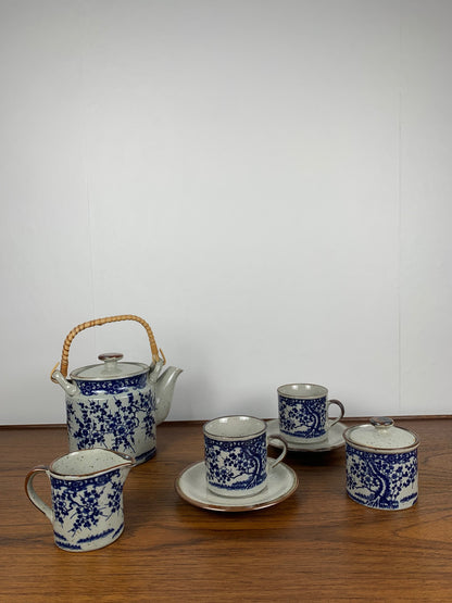 Flower pattern tea set for 2 people