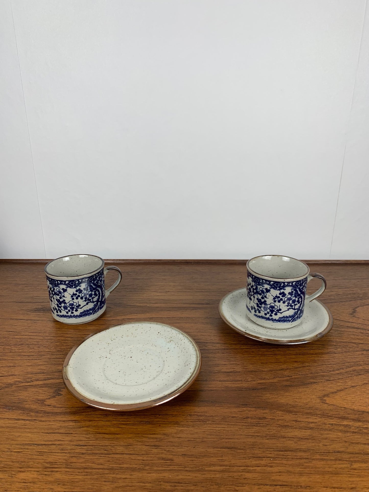 Flower pattern tea set for 2 people