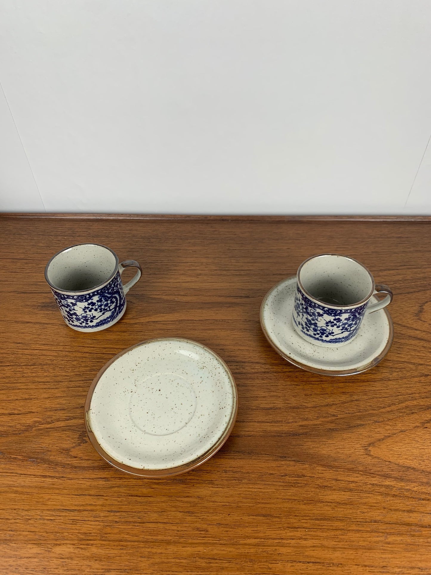 Flower pattern tea set for 2 people