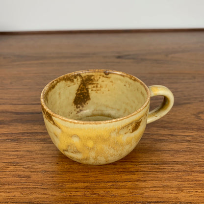 Set of 6 vintage coffee/tea cups, yellow/beige enamel