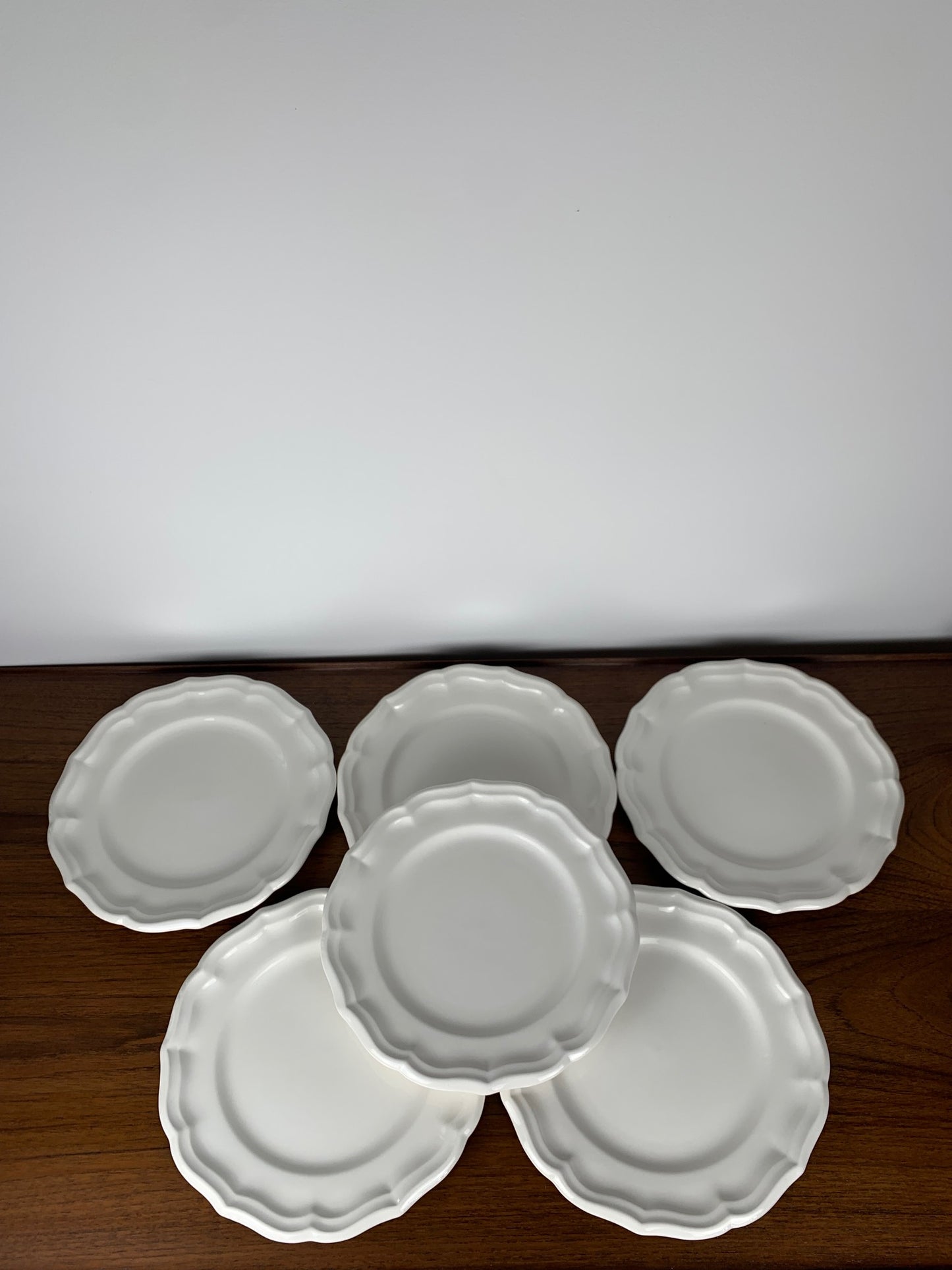 Set of Gien plates, Coquille model, 1970/80, off-white