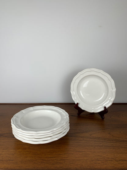 Set of Gien plates, Coquille model, 1970/80, off-white