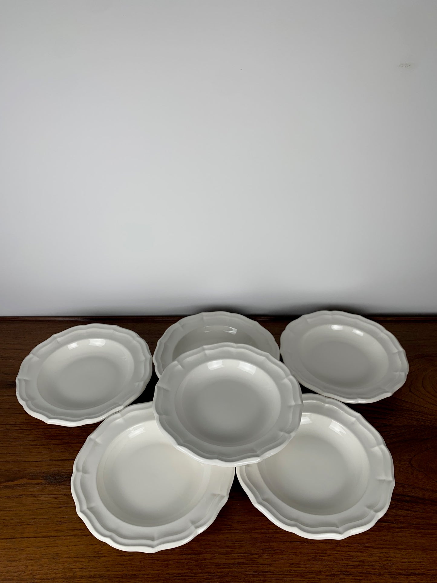 Set of Gien plates, Coquille model, 1970/80, off-white