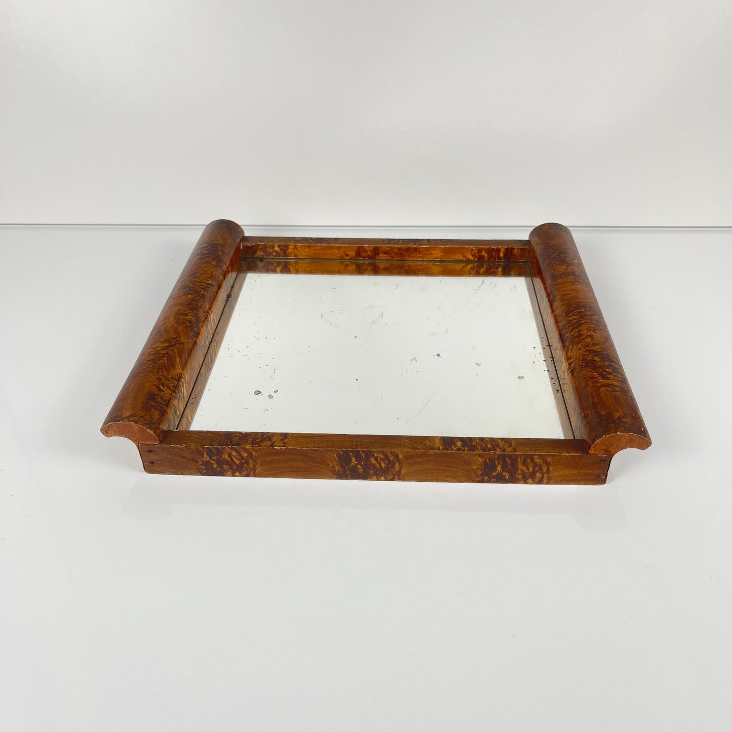 Petit plateau en placage de ronce, XXe siècle