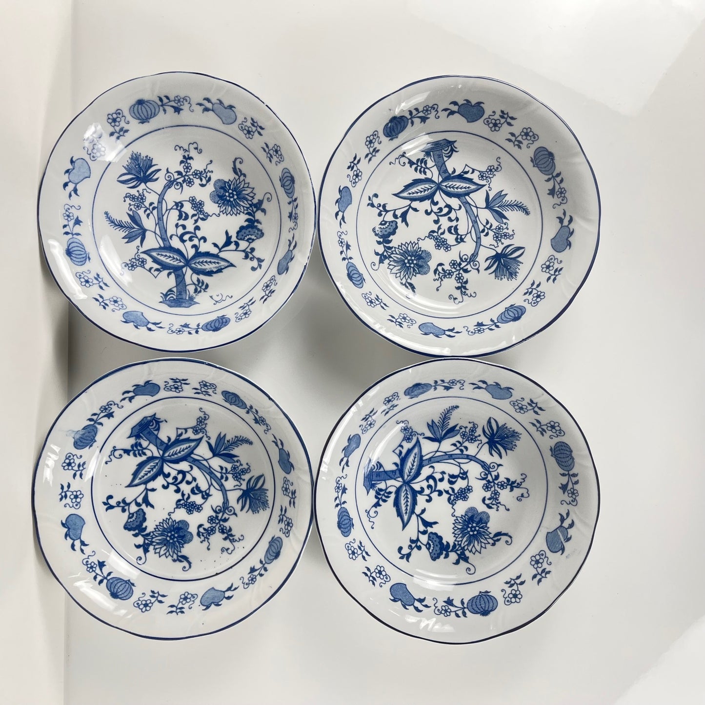 4 bowls/cups with blue onion pattern