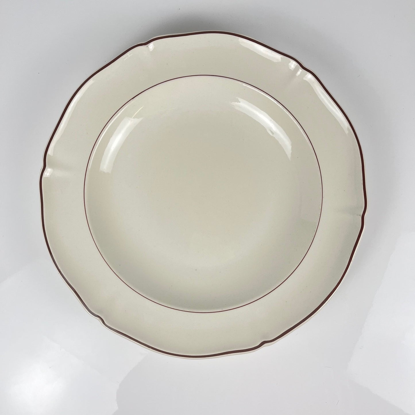 Plat creux Villeroy & boch, liseré bordeaux