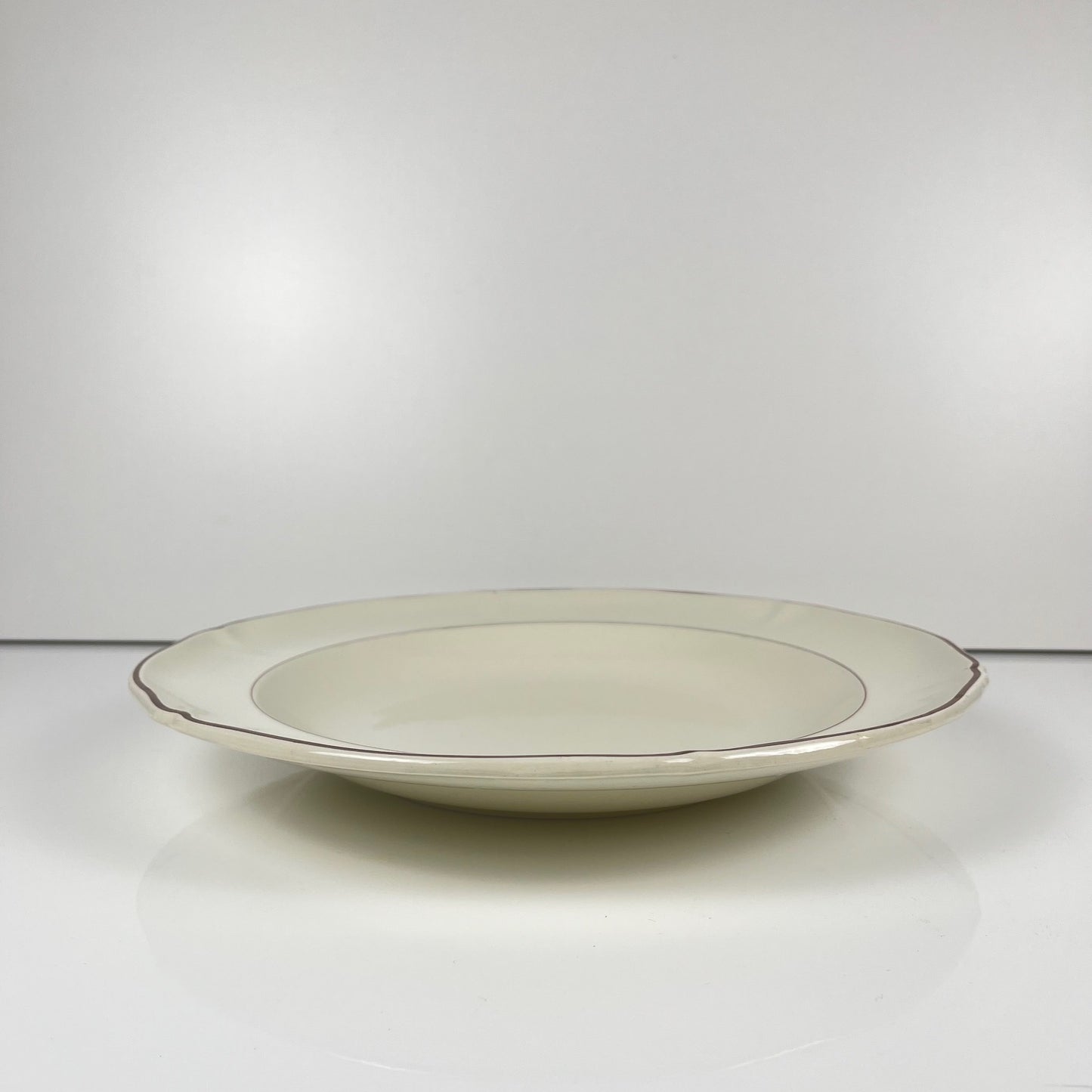 Plat creux Villeroy & boch, liseré bordeaux