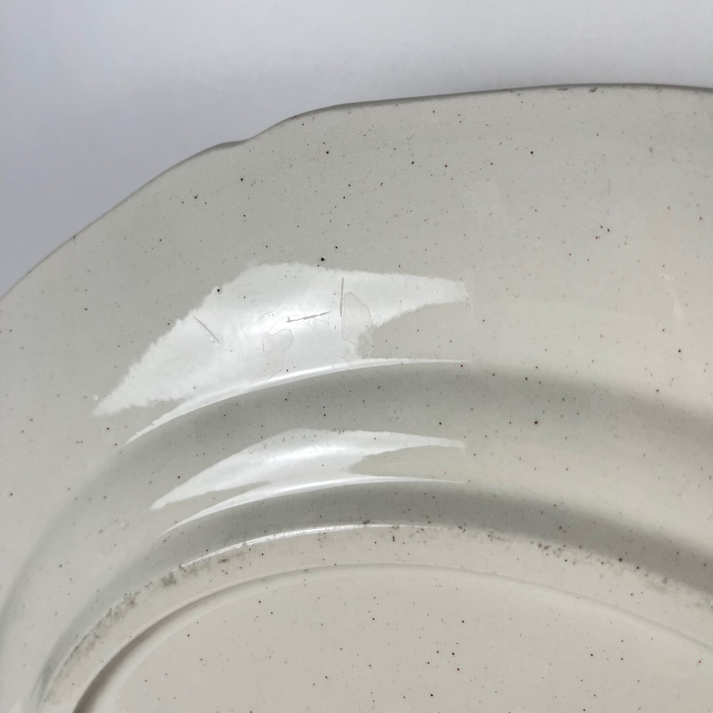 Plat rond Villeroy & boch, liseré bordeaux