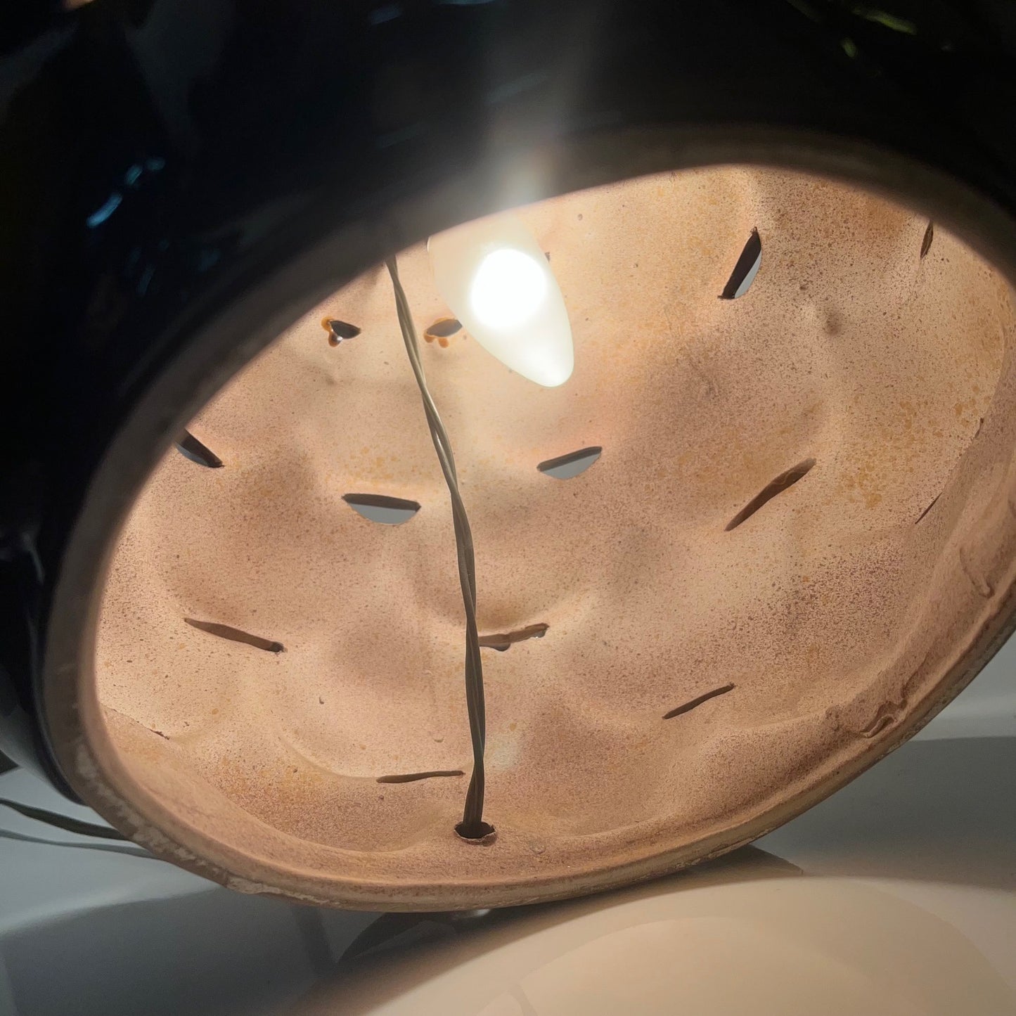 Large Lampe de Table en céramique "écaille" , 1970, double ampoules