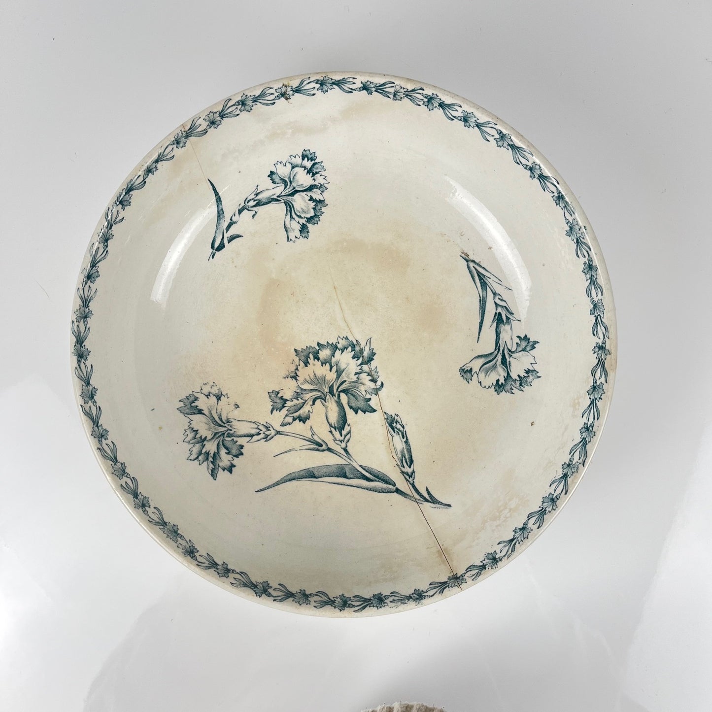 Footed salad bowl, "Oeillet" pattern, KG Lunéville, ironstone, 19th century