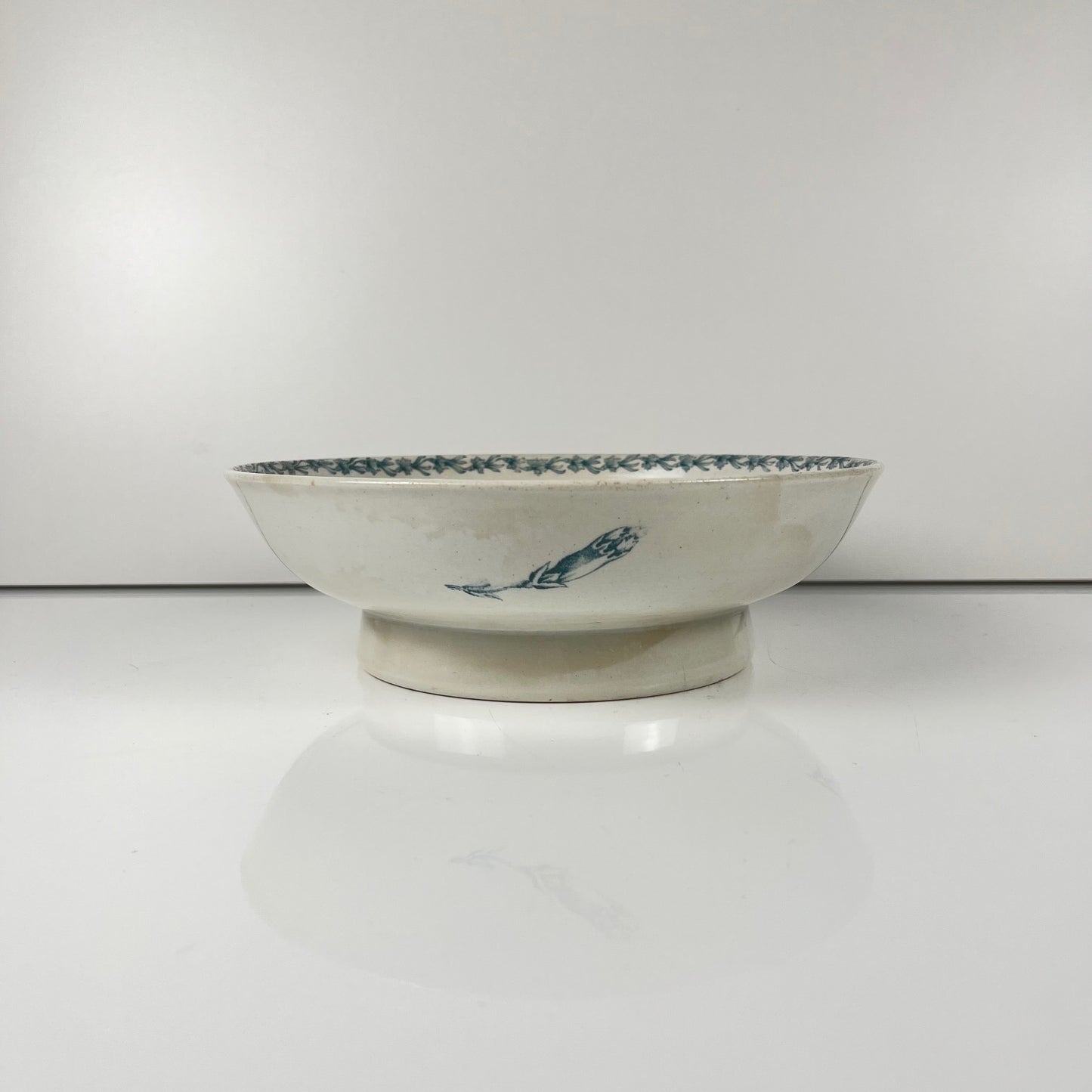 Footed salad bowl, "Oeillet" pattern, KG Lunéville, ironstone, 19th century