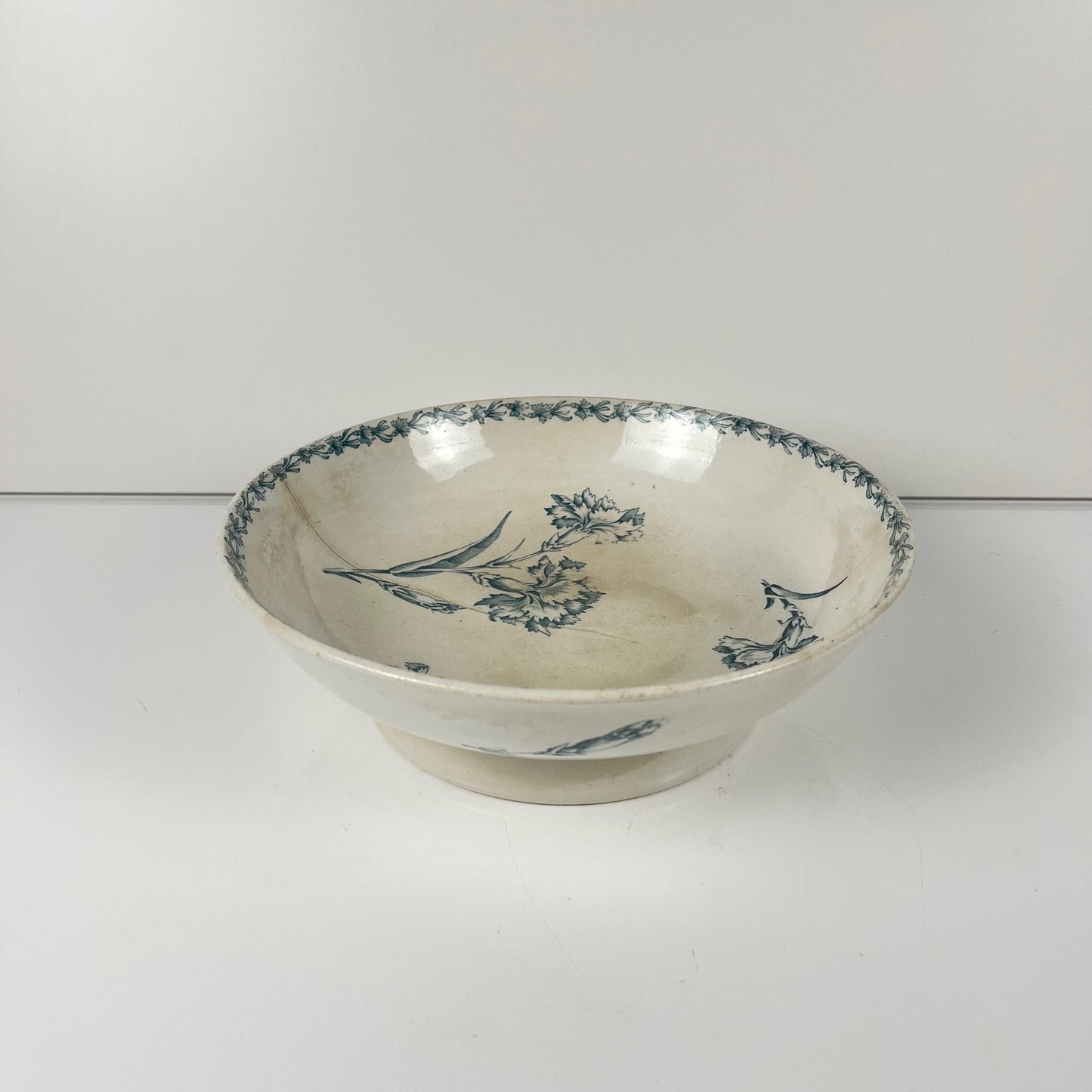 Footed salad bowl, "Oeillet" pattern, KG Lunéville, ironstone, 19th century