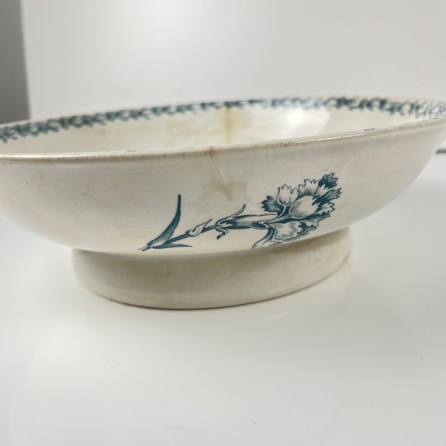 Footed salad bowl, "Oeillet" pattern, KG Lunéville, ironstone, 19th century