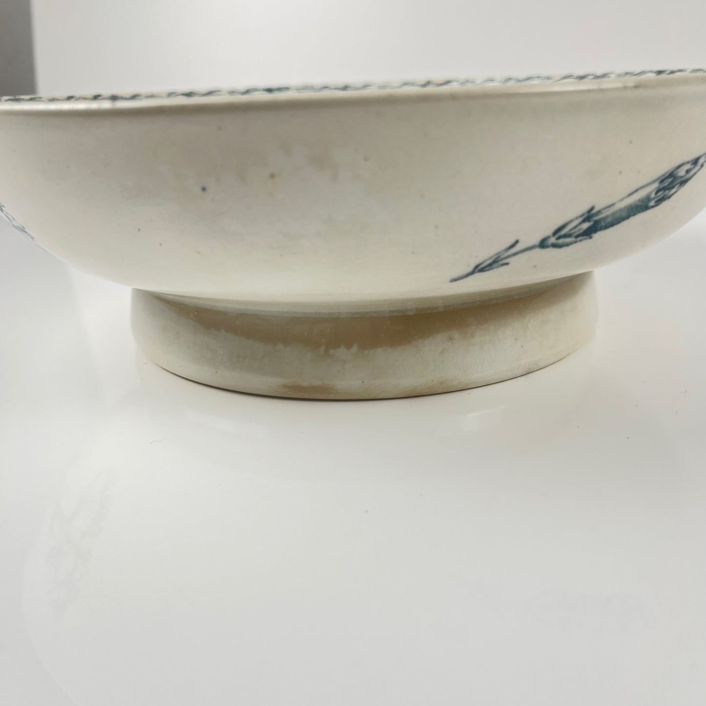 Footed salad bowl, "Oeillet" pattern, KG Lunéville, ironstone, 19th century