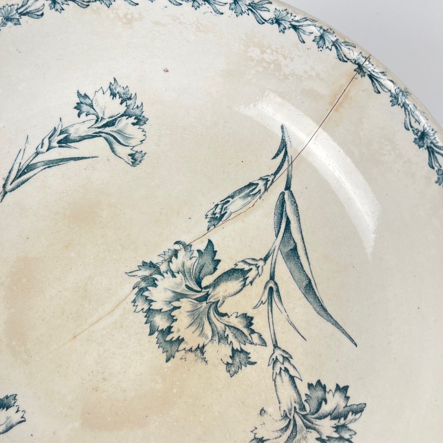 Footed salad bowl, "Oeillet" pattern, KG Lunéville, ironstone, 19th century