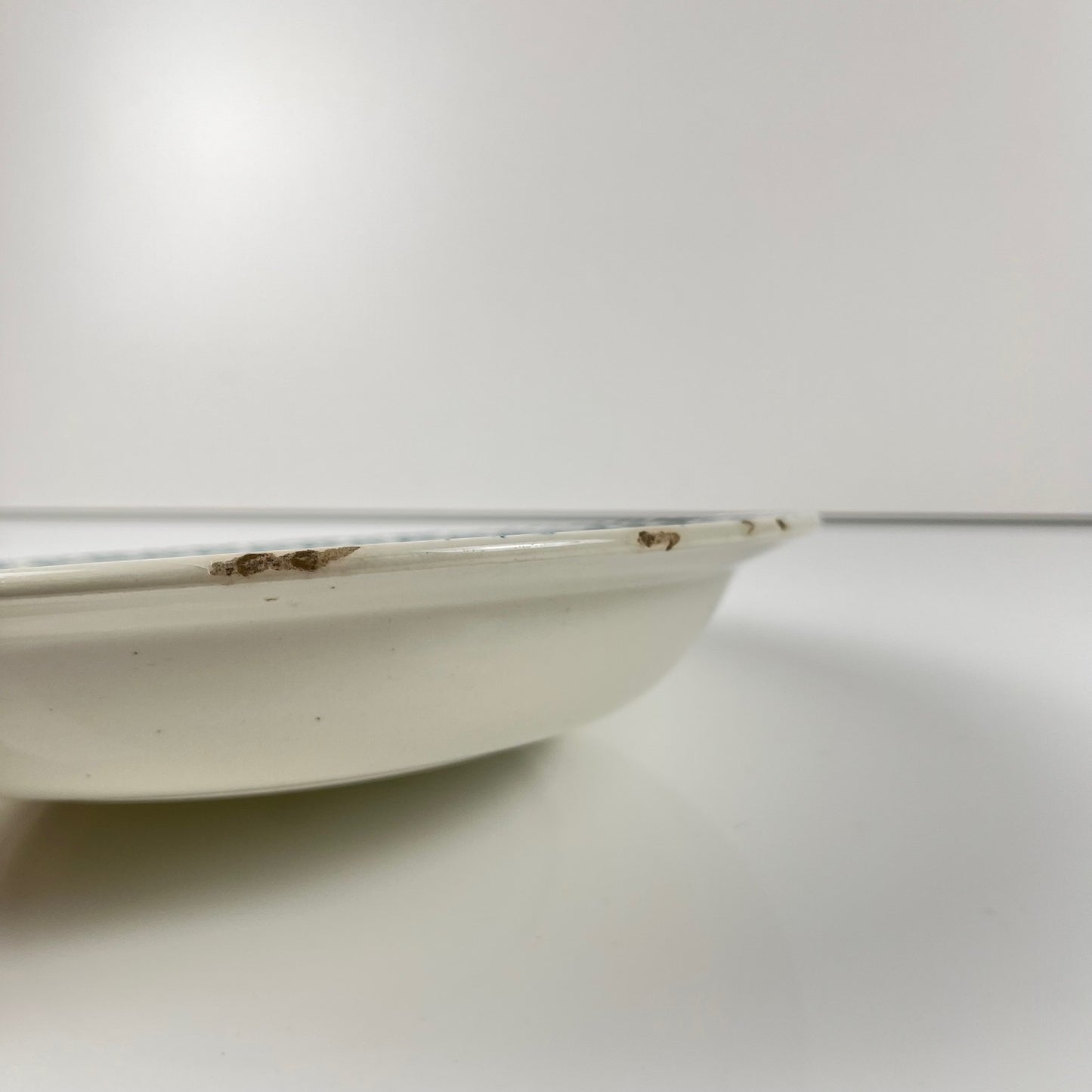 Saladier bas avec rebord modèle "Oeillet", KG Lunéville, terre de fer, XIXème siècle