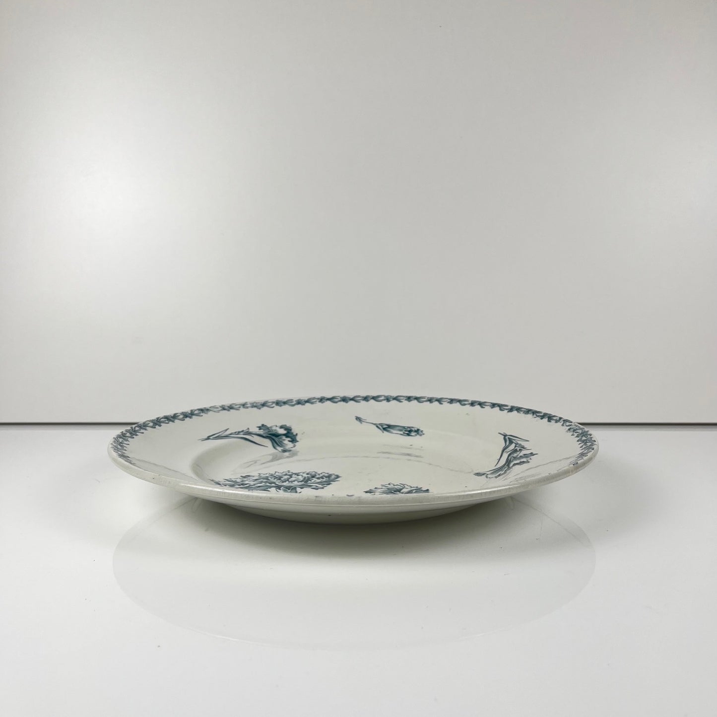 Round dish, "oeillet" pattern, KG Lunéville, ironstone, 19th century