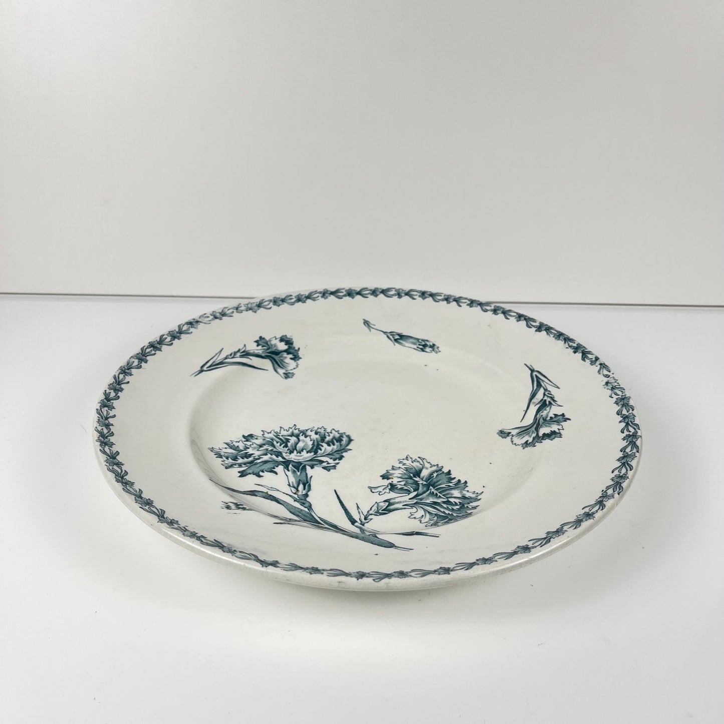 Round dish, "oeillet" pattern, KG Lunéville, ironstone, 19th century