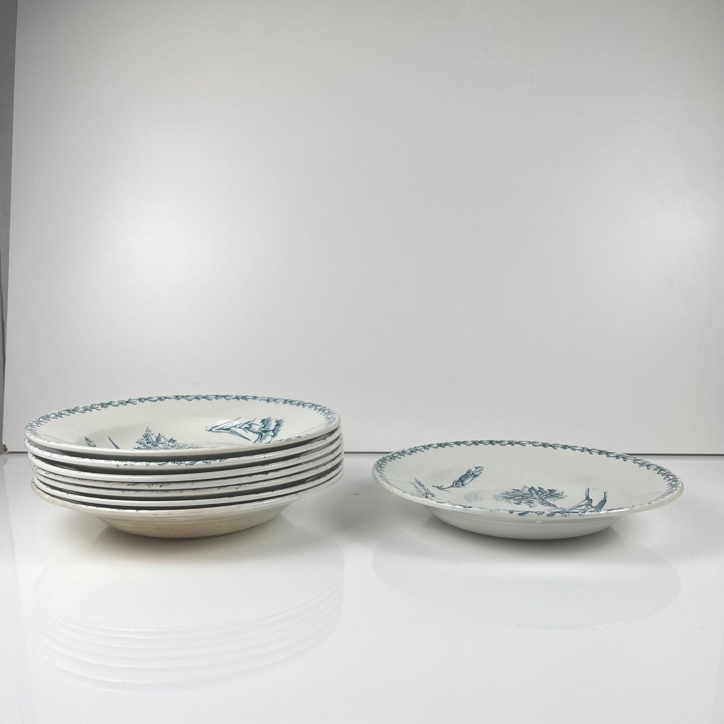 Set of 8 soup plates, "Oeillet" pattern, KG Lunéville, ironstone, 19th century